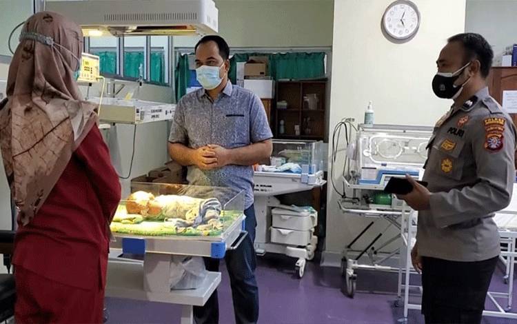 Saat Ditemukan Bayi Dalam Keadaan Dikerumuni Serangga