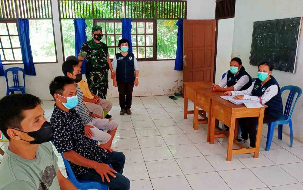 Penghubung Kodim 1012 Buntok Gelar Serbuan Vaksin di Dusun Marangga
