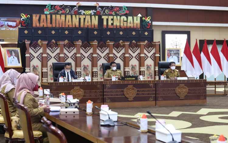 Rapat koordinasi TPAKD di aula Jayang Tingang, Lantai II Kantor Gubernur Kalteng, Senin 13 Desember 2021