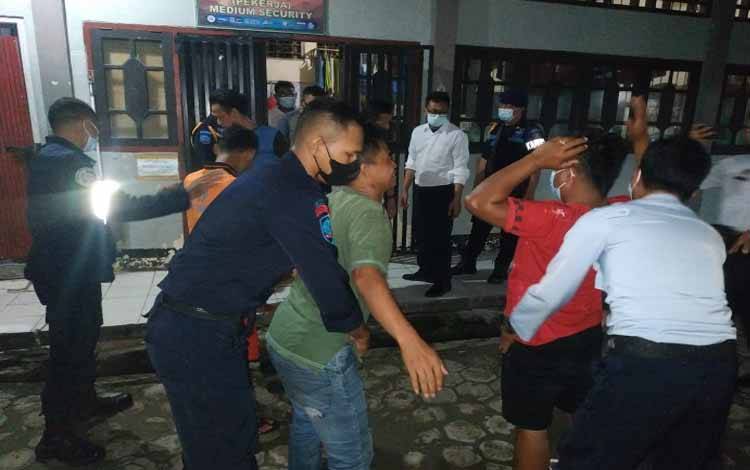 Deteksi Dini Natal dan Tahun Baru, Lapas Sampit Razia WBP
