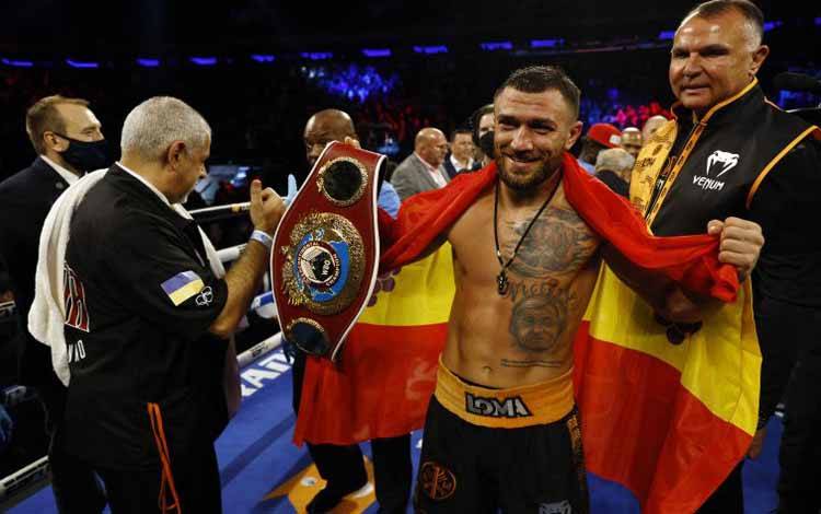 Lomachenko Tantang Pemegang 3 Gelar Juara Dunia Kelas Ringan