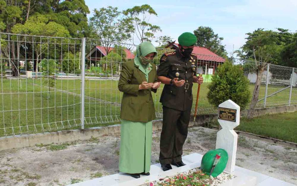 Dandim Palangka Raya Ziarah ke TMP Sanaman Lampang