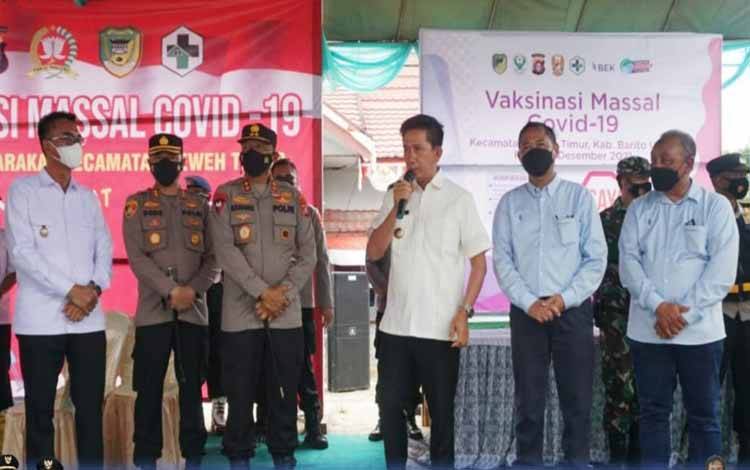 Bupati Barito Utara Dampingi Kapolda Kalteng Tinjau Vaksinasi di Benangin