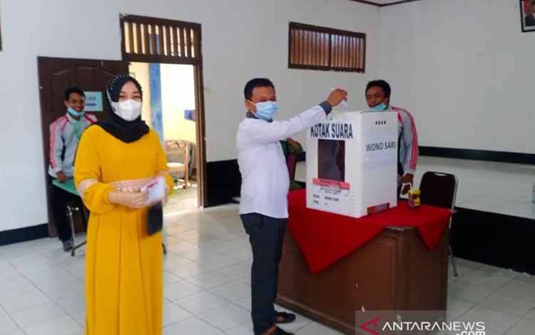 Suami Kalahkan Istri dalam Pilkades