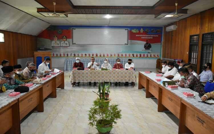 Badan Kesbangpol Kapuas Terima Kunker Kesbangpol dan FKUB Batola, Sharing Soal Ini