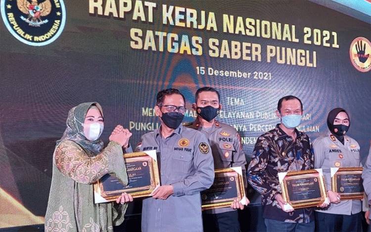 Kobar Raih Penghargaan Peringkat Pertama Sebagai Kabupaten Bebas Pungli