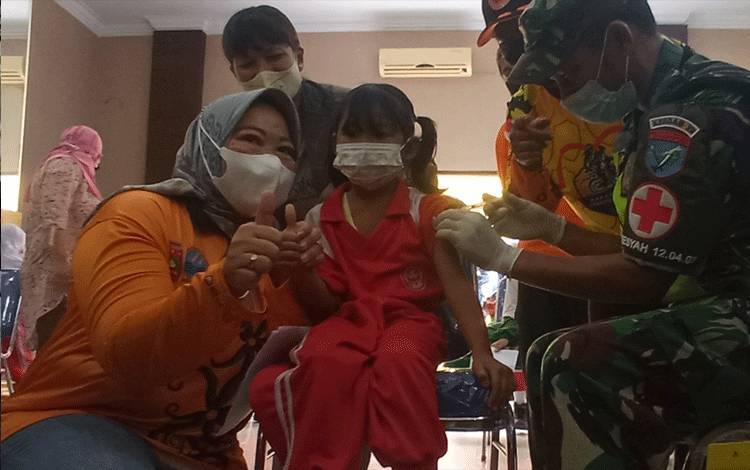 Beragam Ekspresi Ditunjukkan Anak Saat Mengikuti Program Vaksinasi Covid-19