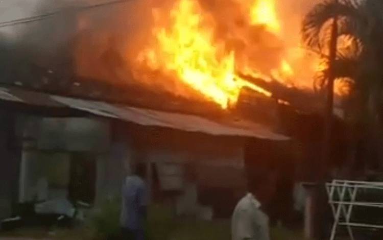 Lima Kios di Pasar Sumber Agung Terbakar