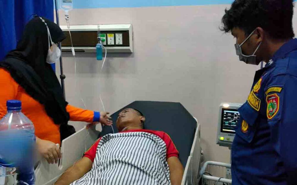 Kabid Damkar Kobar Pingsan saat Bertugas Padamkan Api