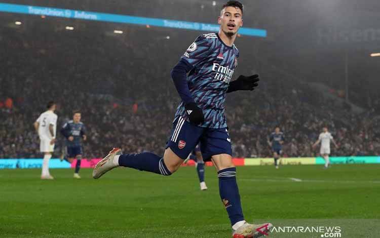 Gelandang serang Arsenal Gabriel Martinelli merayakan gol keduanya ke gawang Leeds United dalam laga lanjutan Liga Inggris di Stadion Elland Road, Leeds, Inggris, Sabtu (18/12/2021)