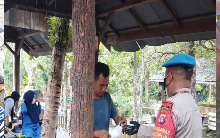 Prokes Wajib Dijalankan, Polres Kobar Gelar Operasi Yustisi di Tempat Wisata