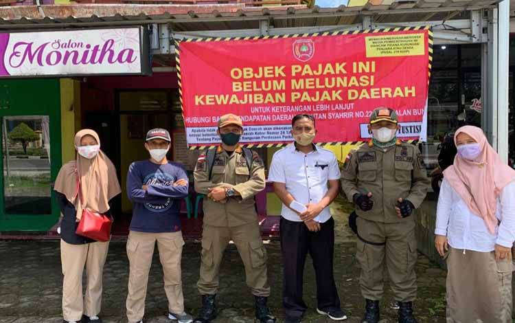 Nunggak Pajak, Sejumlah Objek Pajak di Kobar Dipasang Spanduk dan akan Dilaporkan ke KPP Pratama
