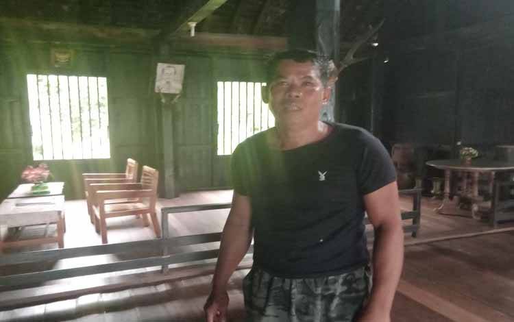 Ahli waris keturunan Destinasi Ke 6 Rumah Adat Betang, Desa Buntoi, Kecamatan Kahayan Hilir, Kabupaten Pulang Pisau saat dijumpai, Sabtu 18 Desember 2021