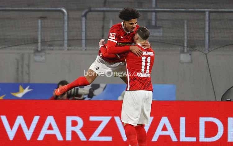 Tenggelamkan Leverkusen 2-1, Freiburg Naiki Posisi Ketiga
