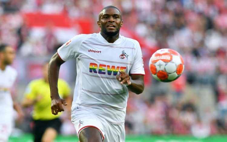 Striker Cologne Anthony Modeste saat pertandingan FC Cologne melawan RB Leipzig di Cologne, Jerman, 18 September 2021