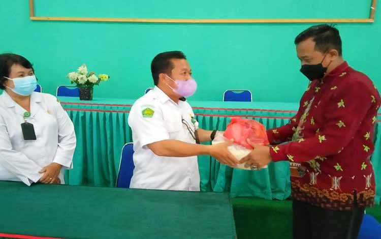 Kepala Kemenag Barito Timur Apresiasi Penyaluran Bansos dari Bimas Kristen