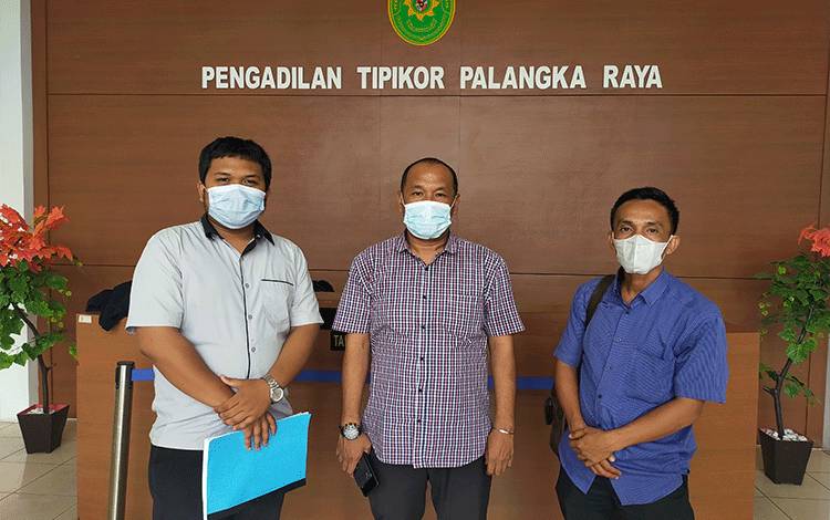 Sampaikan Pledoi, Penasehat Hukum Mantan Kades Hanjak Maju Minta Kliennya Dibebaskan