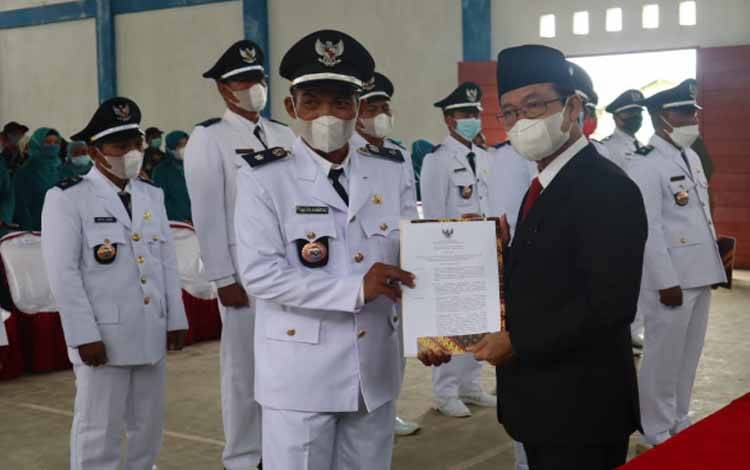 Giliran Kepala Desa di Mendawai dan Katingan Kuala Dilantik