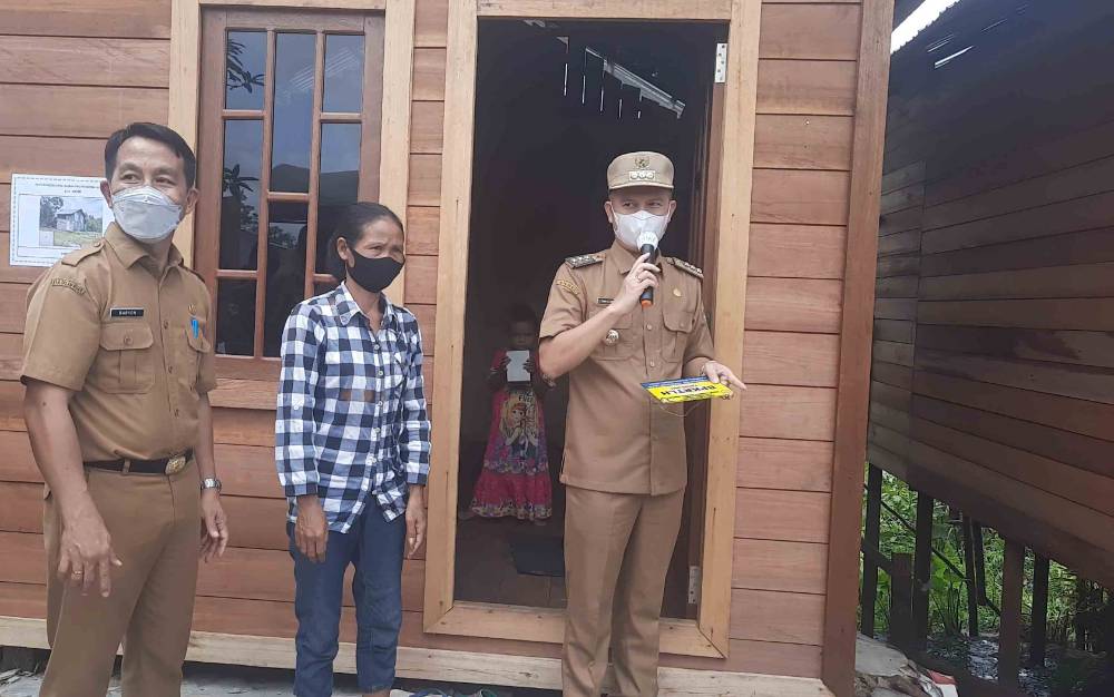 Bupati Gunung Mas Resmikan Kegiatan Bantuan Peningkatan Kualitas RTLH