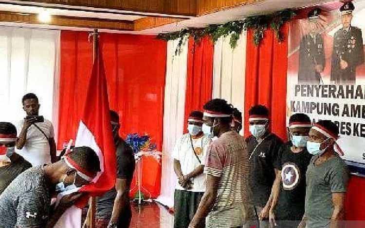 TNI/Polri Rangkul 25 Anggota KKB Yapen kembali ke NKRI