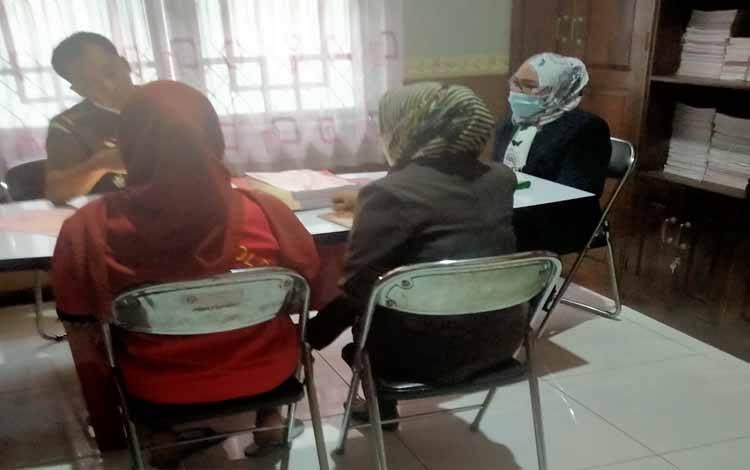 Perempuan Ini Bantah Melakukan Penipuan Pembelian Tanah Bauksit