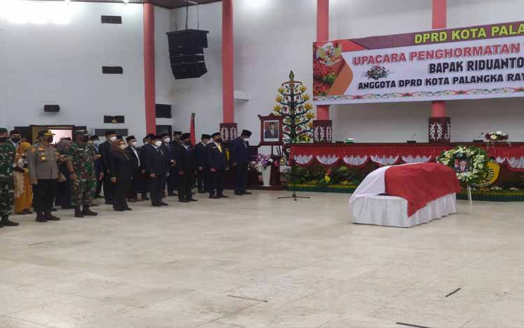 Dandim Palangka Raya Hadiri Upacara Pelepasan Jenazah Anggota DPRD