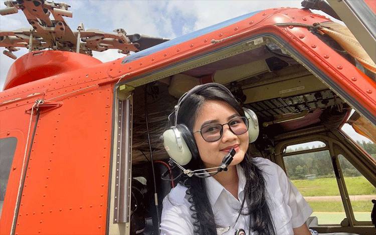 Kisah Pilot Perempuan Mandiri yang Sukses Berkat Ibu