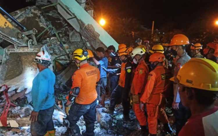 Jasad yang Tertimbun Reruntuhan Masjid Sudah Ditemukan