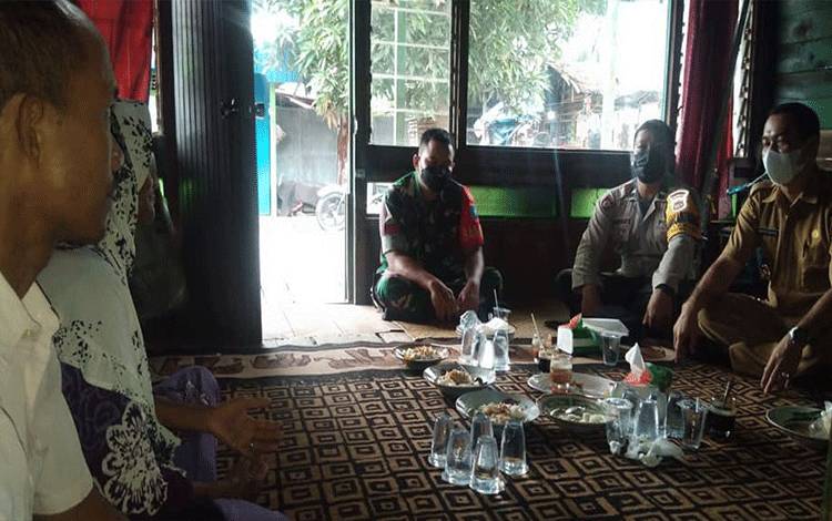 Lurah Kuala Pembuang I Tingkatkan Sinergi Bersama Bhabinkamtibmas dan Babinsa