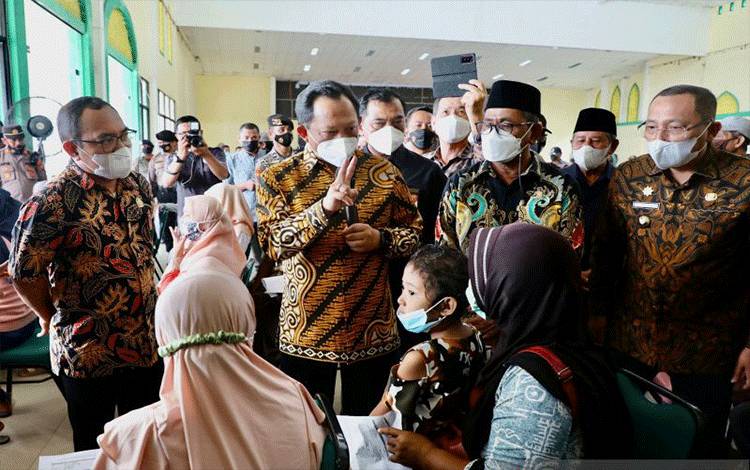 Mendagri Minta Masyarakat Batasi Aktivitas Periode Natal-Tahun Baru