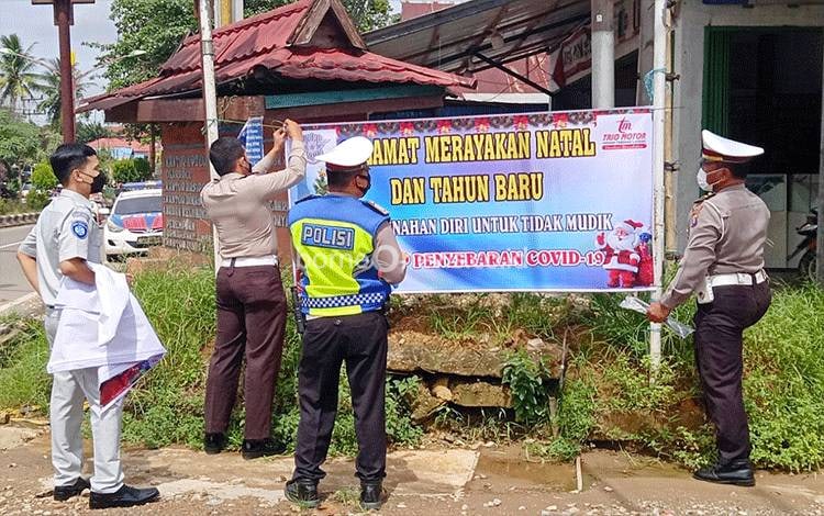 Satlantas Polres Barito Timur Pasang Spanduk Imbauan Tidak Mudik