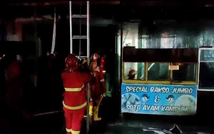 Warung Bakso Moro Seneng di Pangkalan Bun Terbakar