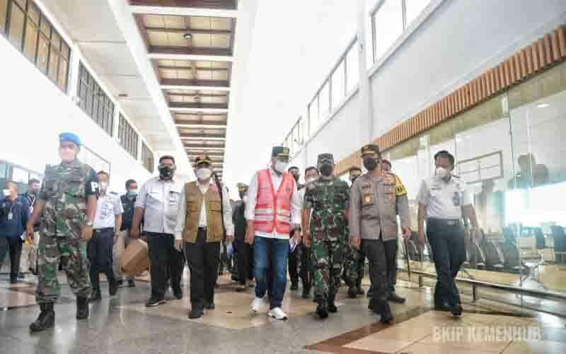 Menhub Cek Kesiapan Bandara Juanda Layani Pekerja Migran Indonesia