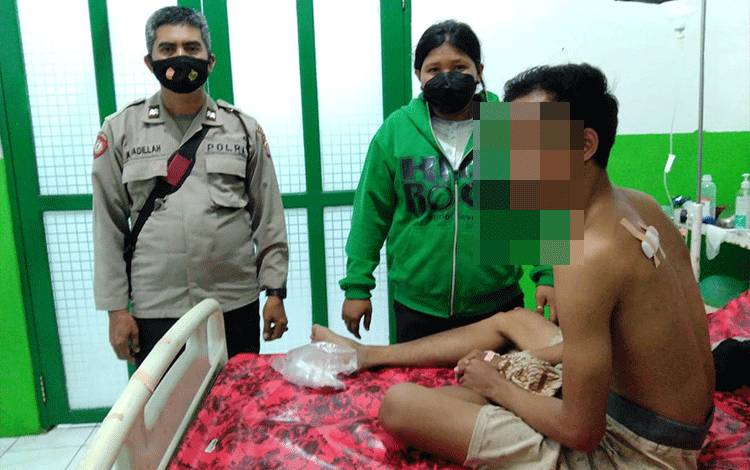 Mengaku Kebal Senjata, Pria Ini Mengalami Luka Robek Setelah Dibacok