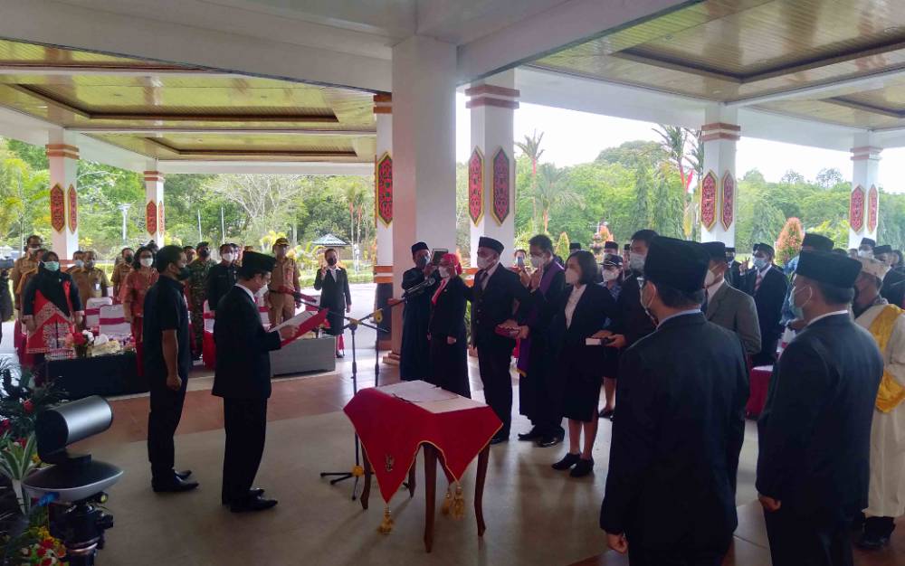 Bupati Sakariyas melantik pejabat administrator dan pengawas di lingkungan Pemerintah Kabupaten Katingan