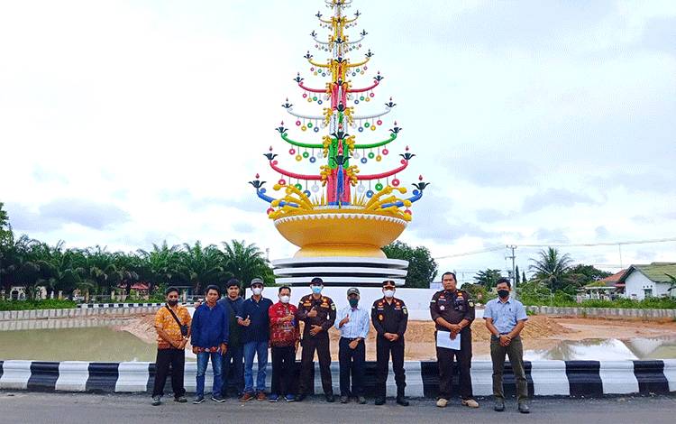 Proyek Tugu Gunung Perak dan Jalan Nansarunai Telah Diserahterimakan