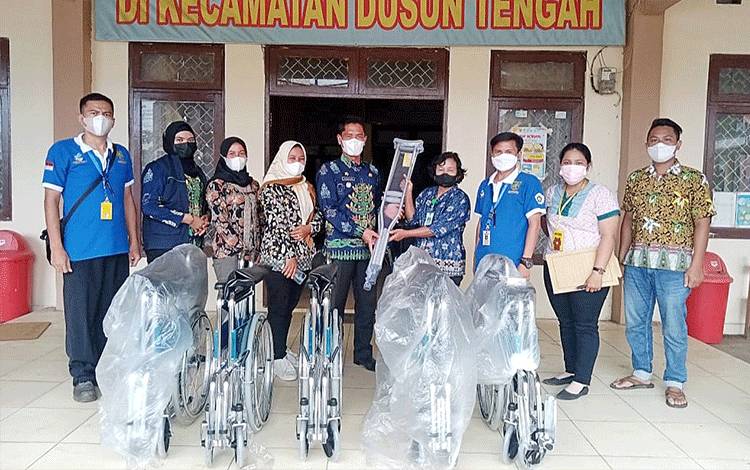 DPMDSos Barito Timur Salurkan Alat Bantu kepada 40 Disabilitas