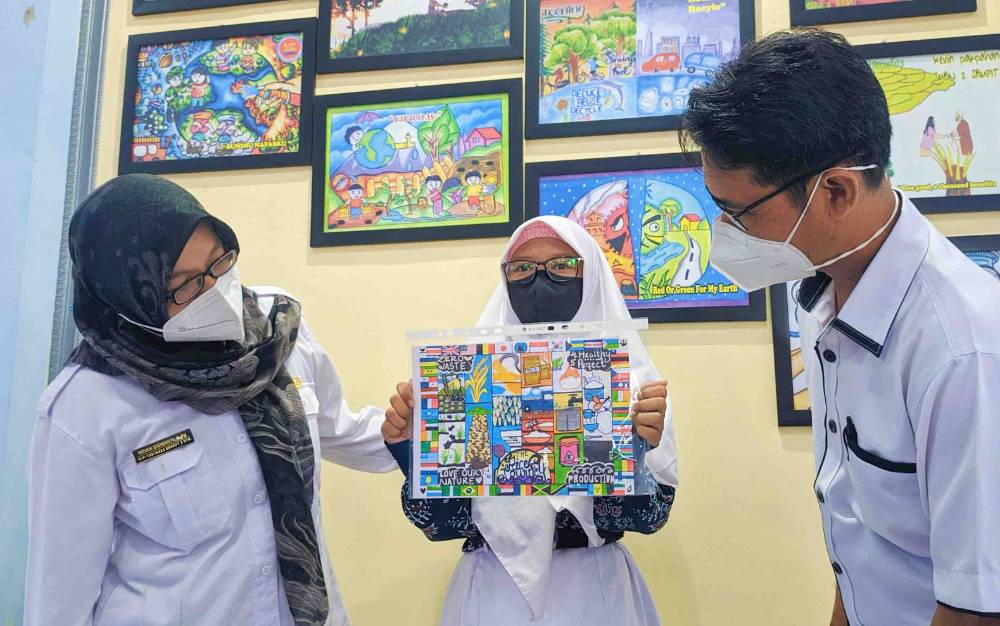 Siswi SMAN 2 Sampit Raih Juara III Lomba Poster Tingkat Internasional