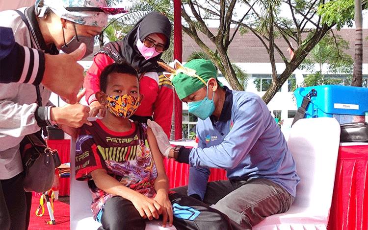 Nakes Berbando Ceriakan Vaksinasi Anak Pemprov Kalteng