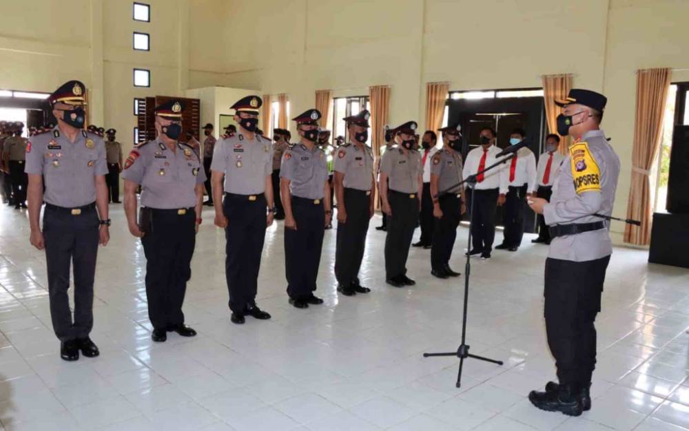Upacara kenaikan pangkat di Polres Gunung Mas, Jumat, 31 Desember 2021.