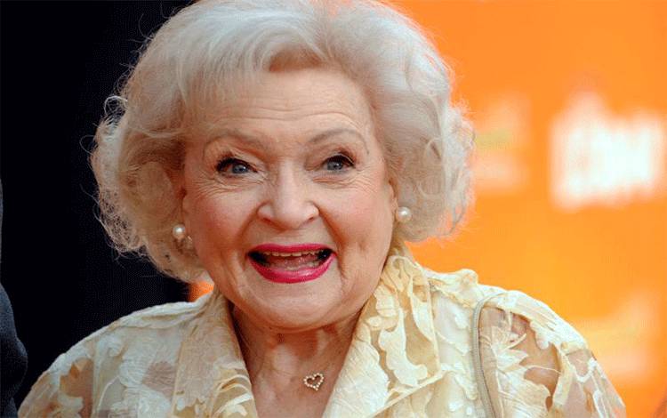 Aktris Betty White Tutup Usia Jelang Usia Seabad
