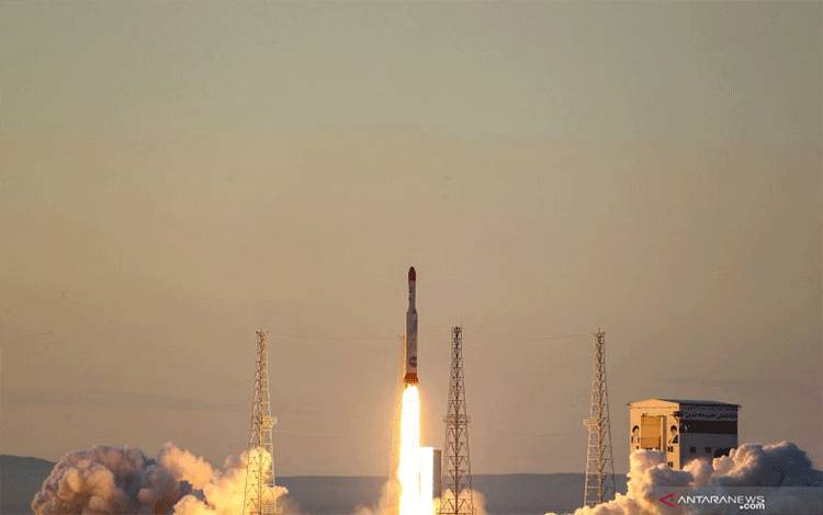Peluncuran Luar Angkasa Iran Gagal Taruh Muatan ke Orbit