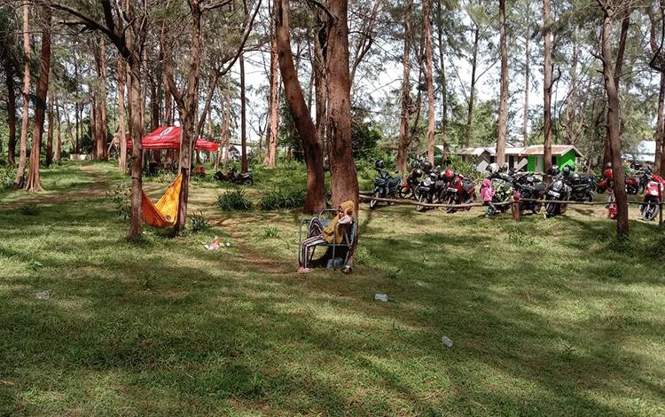 Pengunjung Pantai Seribu Cemara Wajib Tunjukan Bukti Vaksin Covid-19