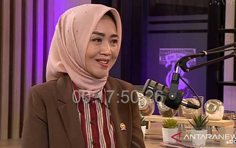 Tangkapan layar anggota Komisi III DPR, Eva Yuliana, dalam podcast bertajuk "Bicara Eksekusi Mati Terpidana Terorisme" yang diunggah di saluran YouTube Humas BNPT dipantau dari Jakarta, Sabtu (1/1/2022). (foto : ANTARA/Tri Meilani Ameliya)