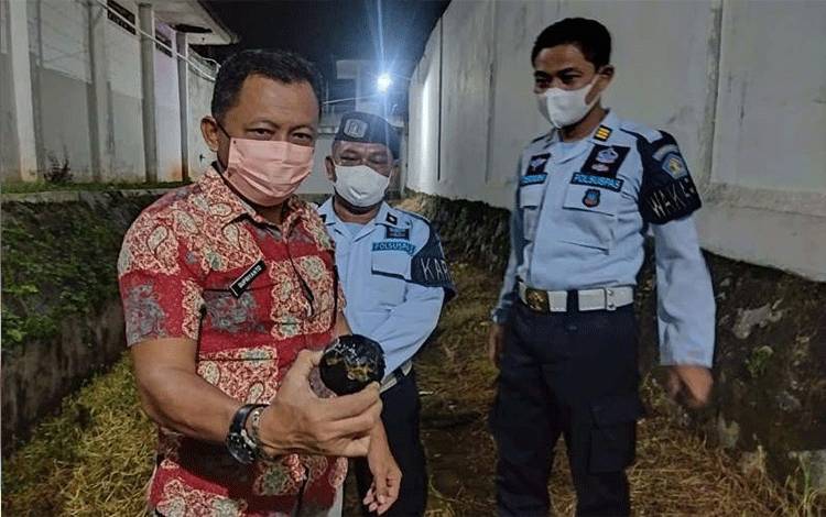 Sabu dalam Bola Tenis Dilempar dari Luar Tembok Lapas