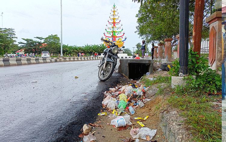 Pengunjung Buang Sampah Sembarang, Kawasan Tugu Gunung Perak Mulai Terlihat Kumuh