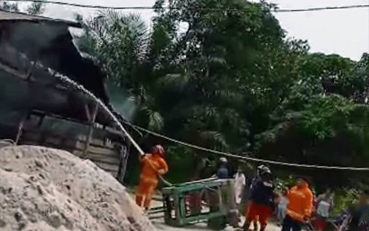 Ditinggal ke Ujung Pandaran, Rumah Warga di Desa Telaga Baru Habis Terbakar