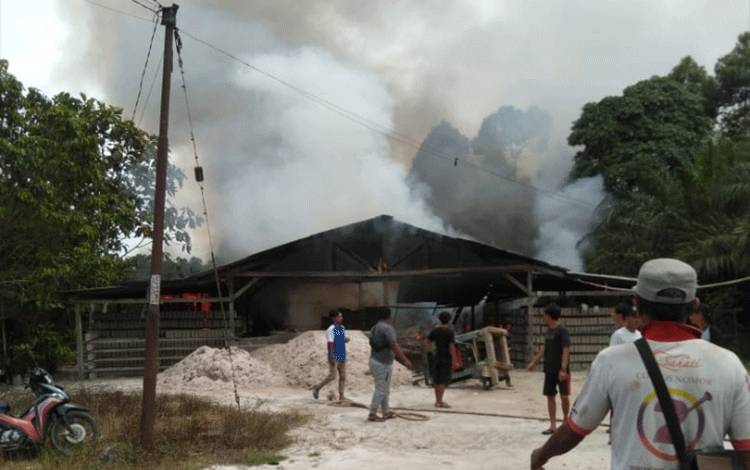 Bangunan Pembuatan Batako di Sampit Hangus Terbakar?
