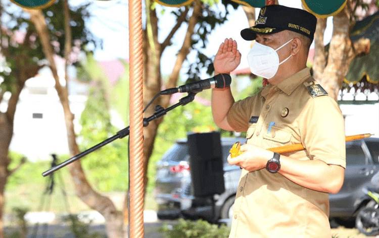 Bupati Seruyan Jadi Inspektur Upacara Peringatan Hari Amal Bhakti ke-76 Kemenag