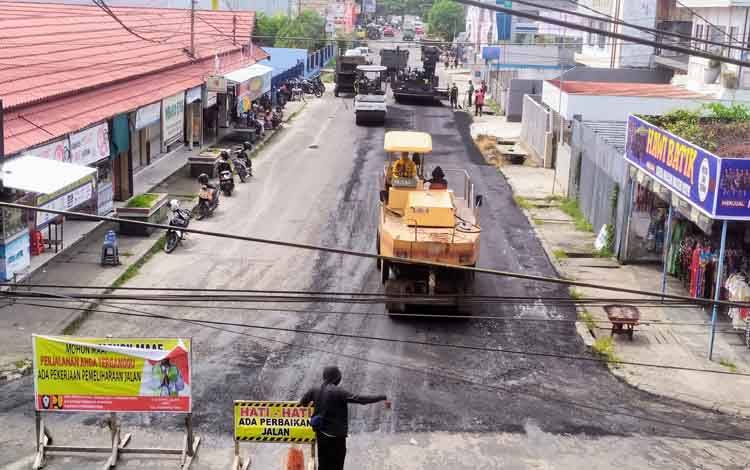 Perbaikan Jalan Sutoyo, Sampit, Kotawaringin Timur.